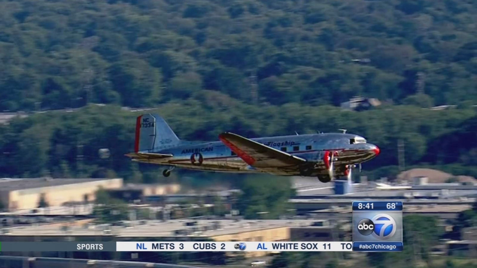 Dc 3 Plane Takes Passengers On Trip Back In Time Abc7 Chicago