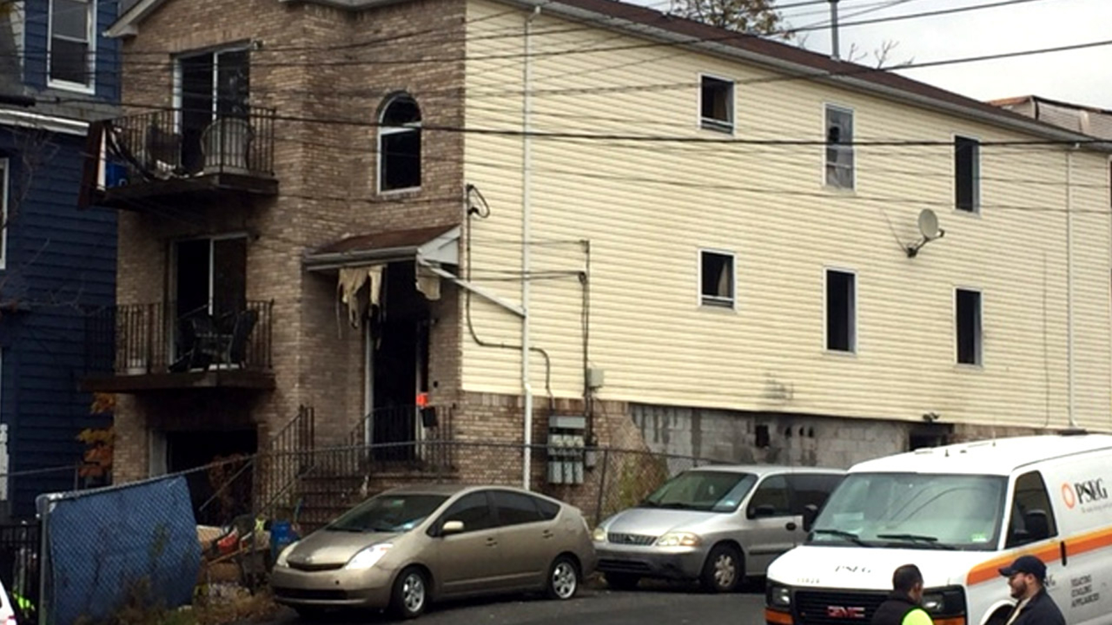 4 hurt in apparent boiler explosion at house in Newark, NJ ABC7 New York