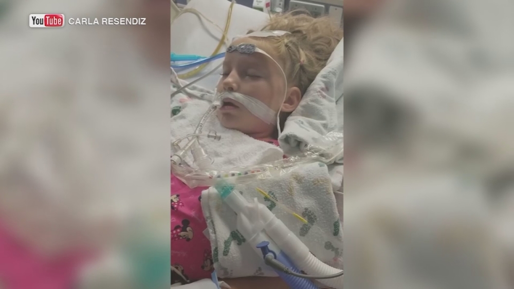Daughter squeezes mom's hand after brain aneurysm
