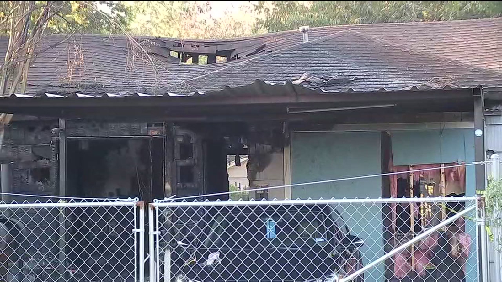 Mother dies, son severely burned in northwest Houston fire - ABC13 Houston