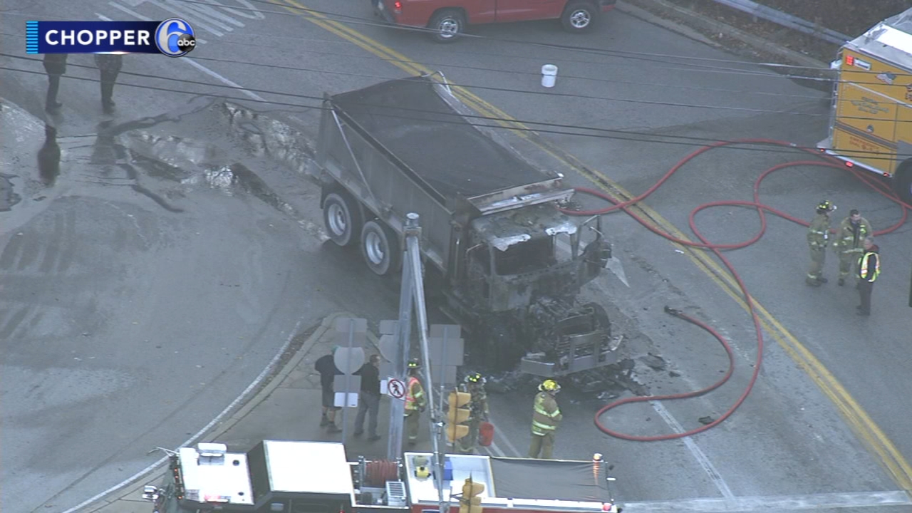 Smoky truck fire near Schuylkill Expressway