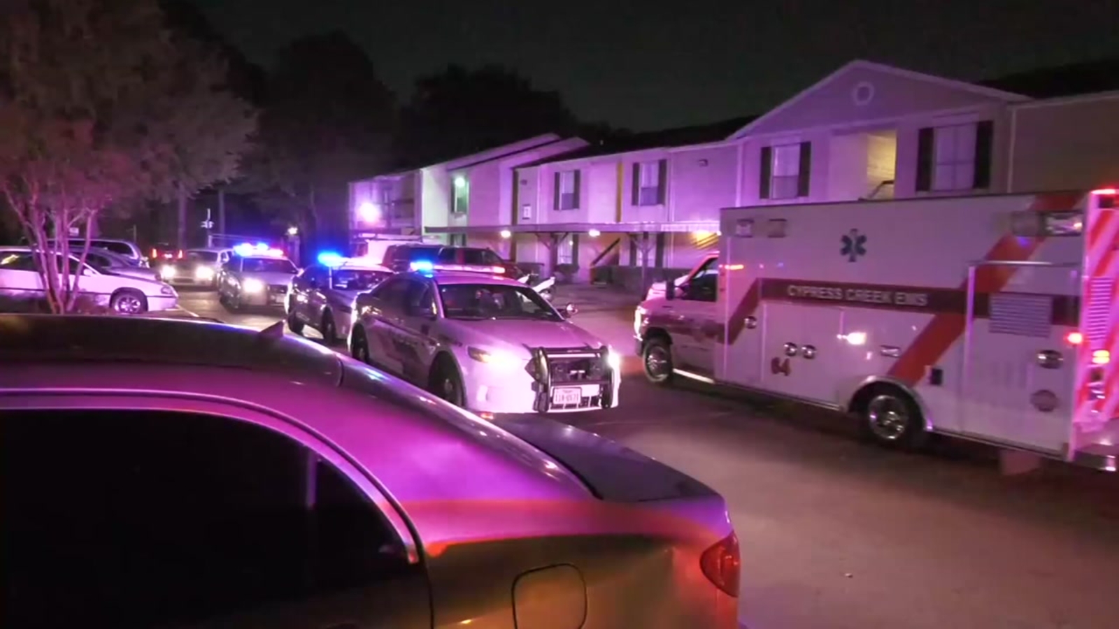 3 men shot at apartments on Ella Boulevard in north Harris Co. ABC13