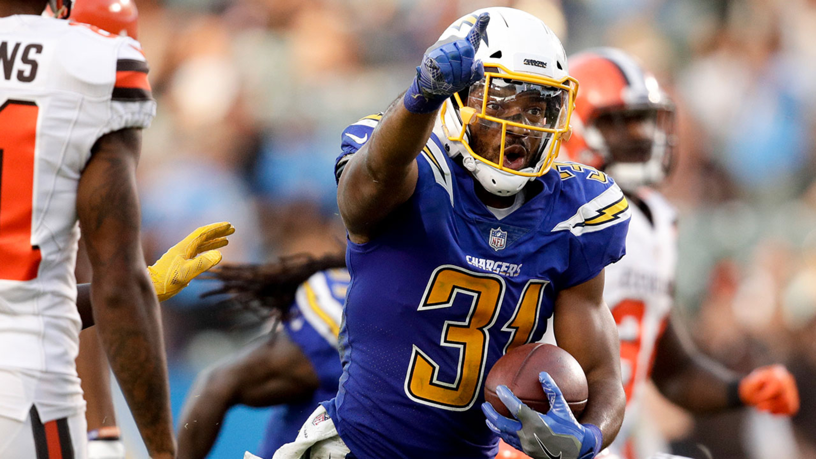 Kemenangan Chargers atas Cleveland Browns menempatkan mereka di posisi pertama di AFC West