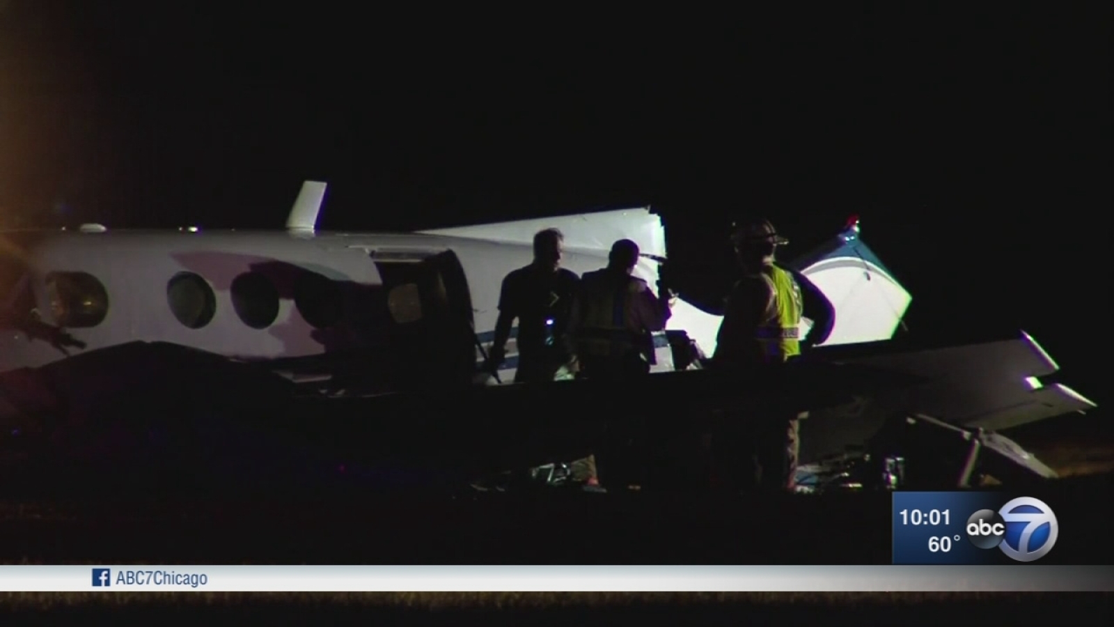 Small plane crashes at Rockford airport, 4 injured - ABC7 Chicago