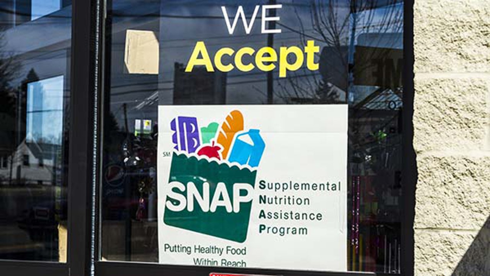 Gubernur Wisconsin Scott Walker melanjutkan rencana untuk menguji pengguna kupon makanan