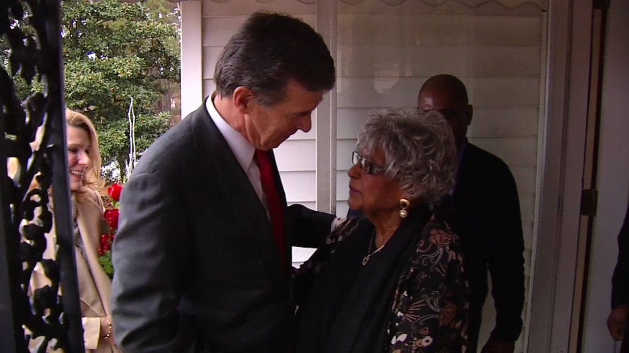 Gov. Roy Cooper delivers 9 millionth Meals on Wheels for Wake County