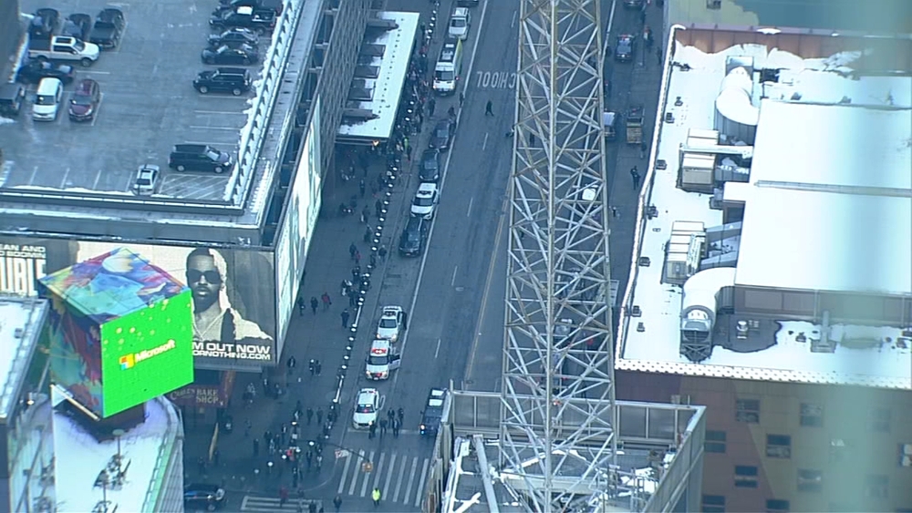 Possible pipe bomb explodes at Port Authority