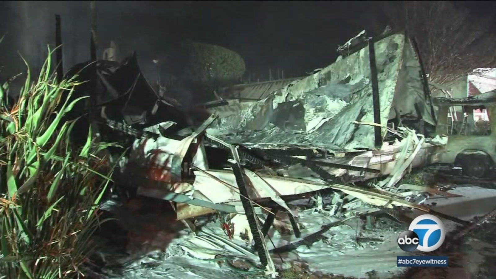 Canoga Park mobile home destroyed in fire - ABC7 Los Angeles