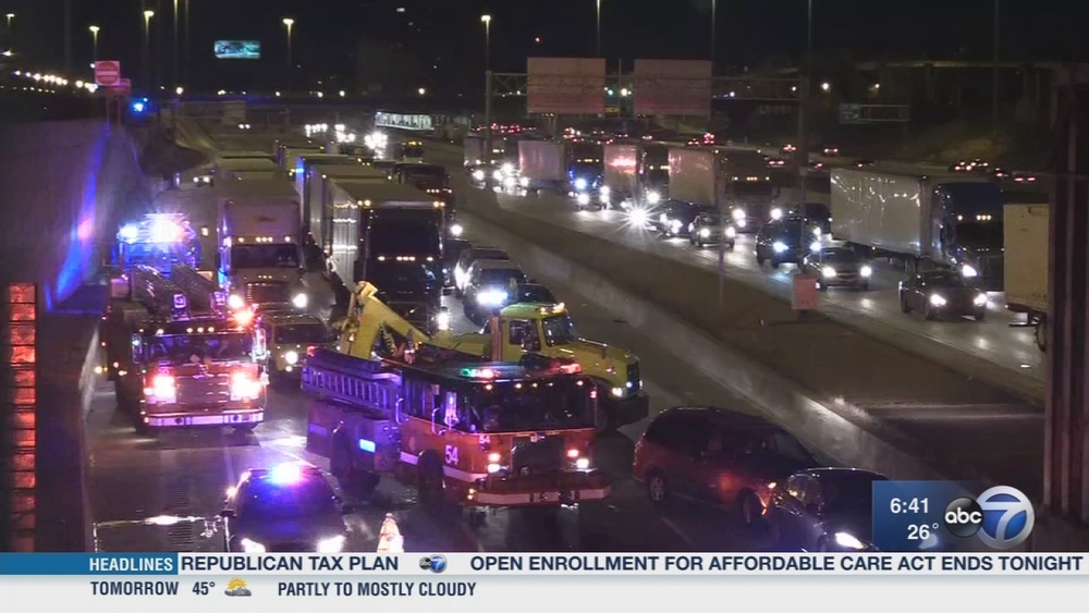 4 hurt, including 3 kids, in Dan Ryan crash