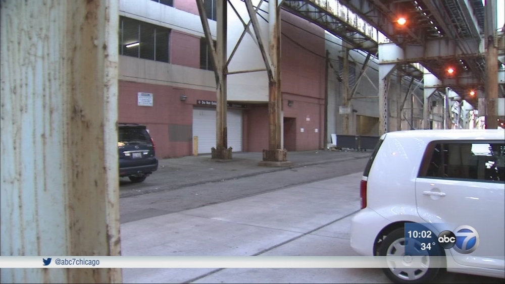 Woman, 20, seriously injured in South Loop carjacking