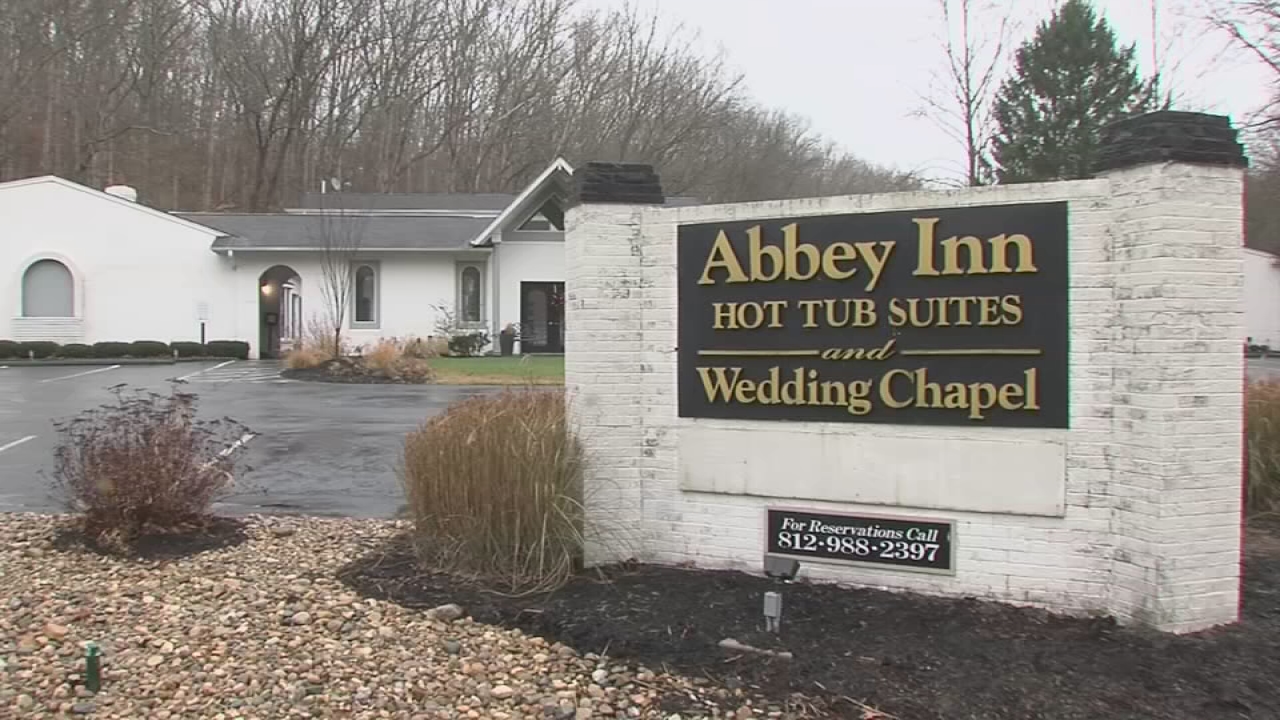 Woman charged $350 for leaving bad hotel review