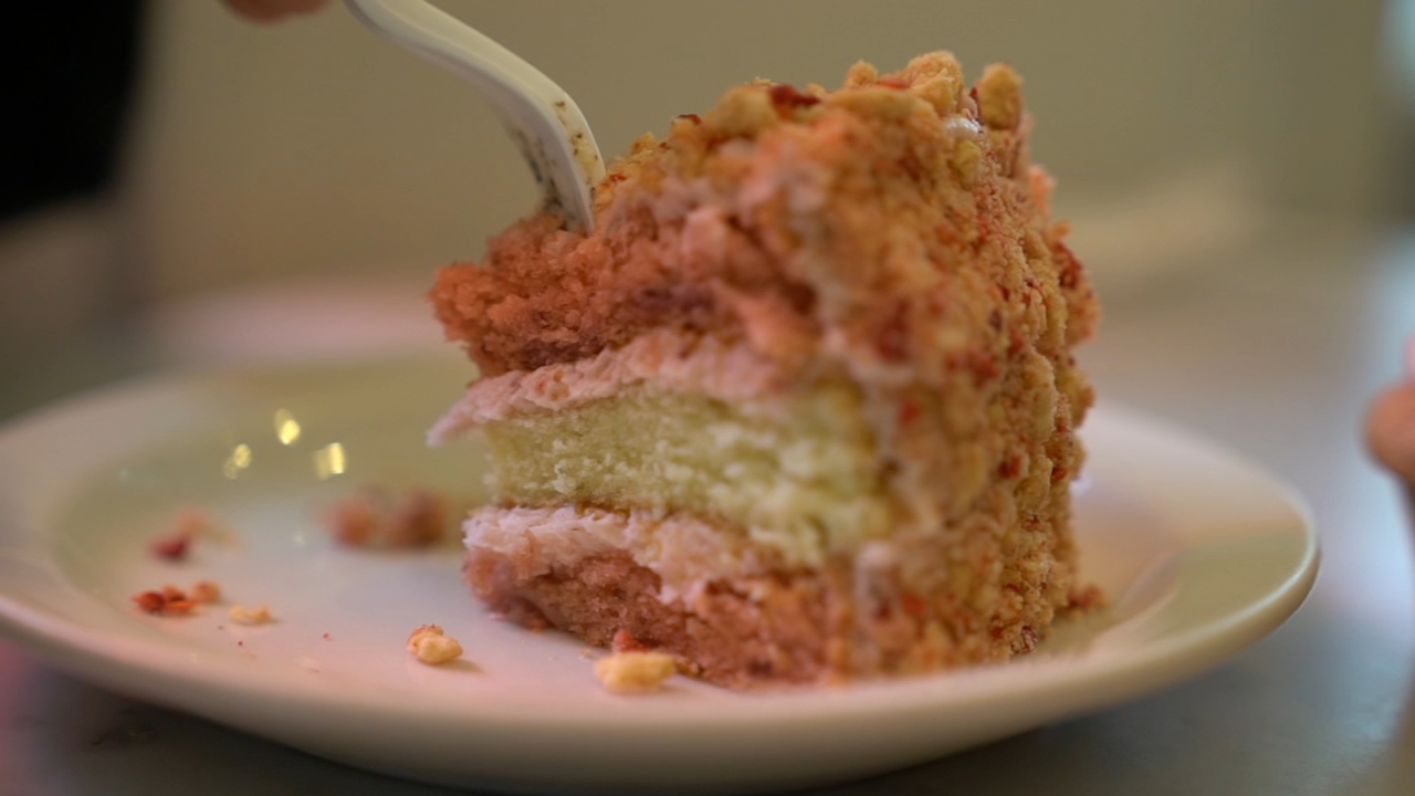 A taste of childhood in a cake