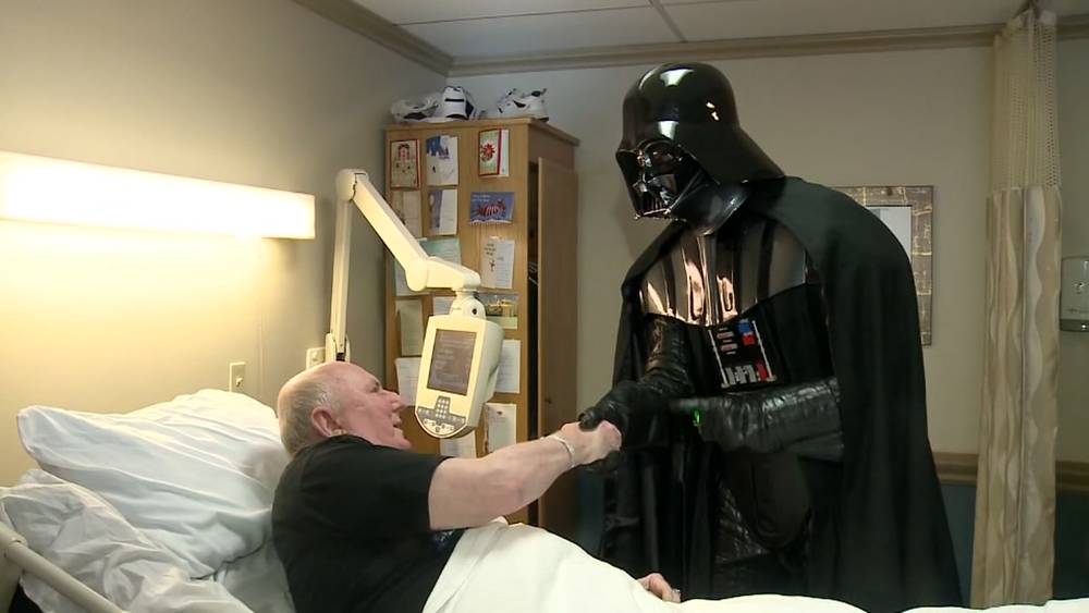 Dying vet gets to see new Star Wars