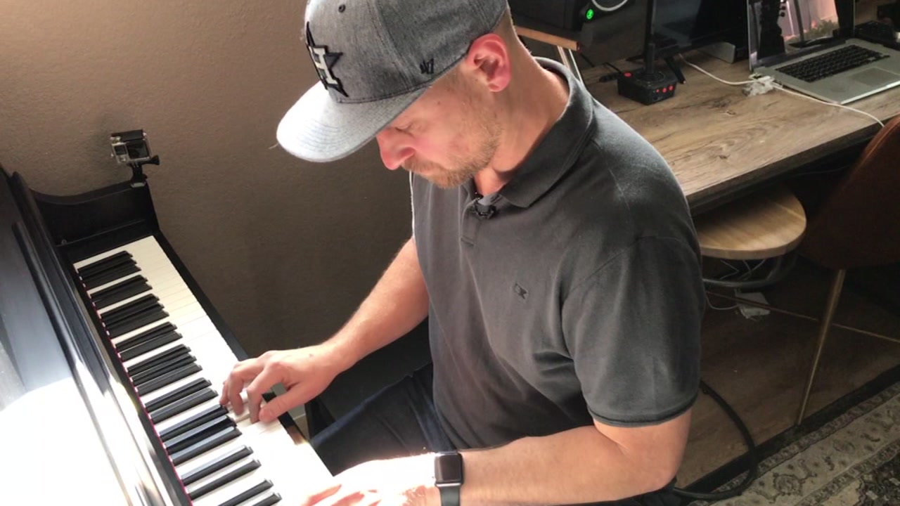 Harvey victim who played piano in floodwater gets new piano