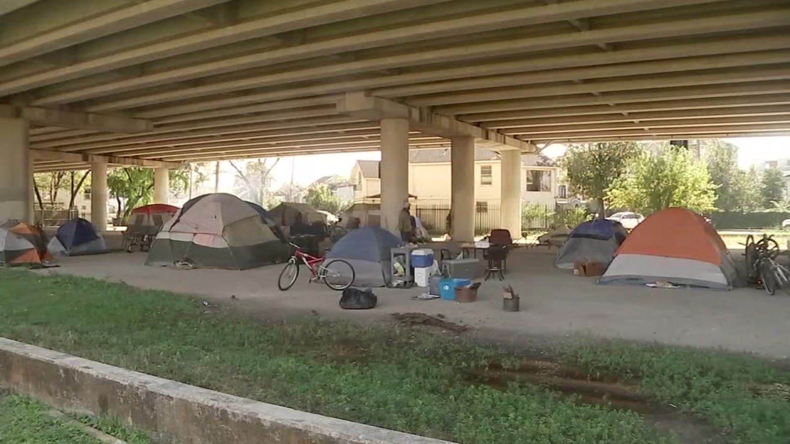 Federal judge rules that Houston can clear out homeless tent cities