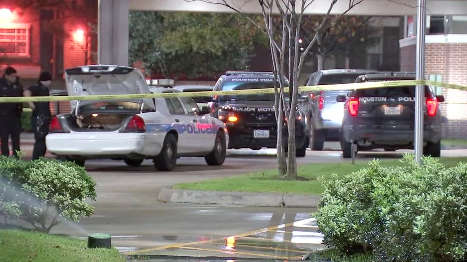 Man shot in face during violent shooting in Houston's west side ABC13