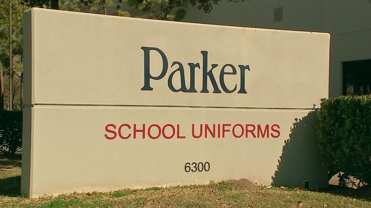 Parents scrambling after Parker Uniforms store closings