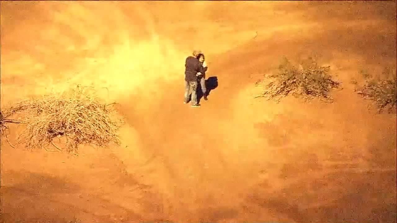 Highspeed police chase ends with romantic embrace in Arizona