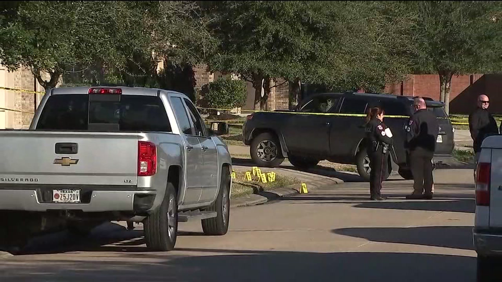 Man suspected of burglary shot by off-duty Metro officer in Pearland ...