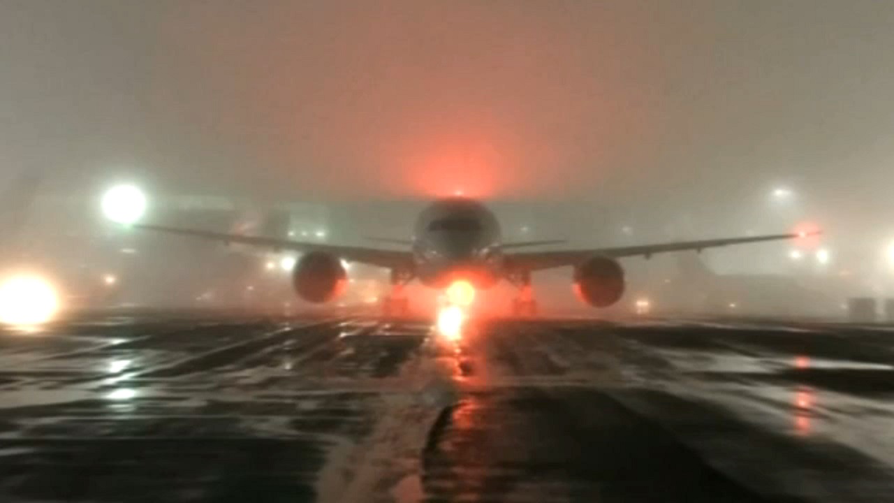 Fog causing travel problems at JFK Airport