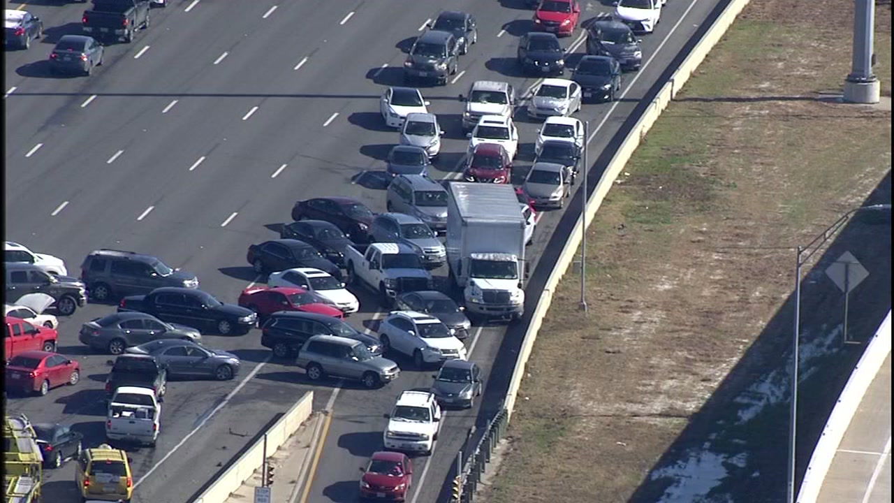 People drive backwards to get off SW Freeway