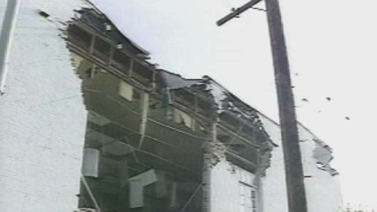 1994 Northridge quake: Hundreds of buildings damaged in Santa Monica