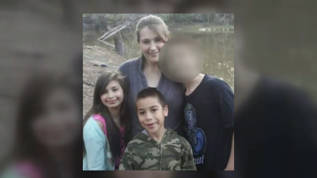 Mom, 2 children killed in Huffman mobile home fire