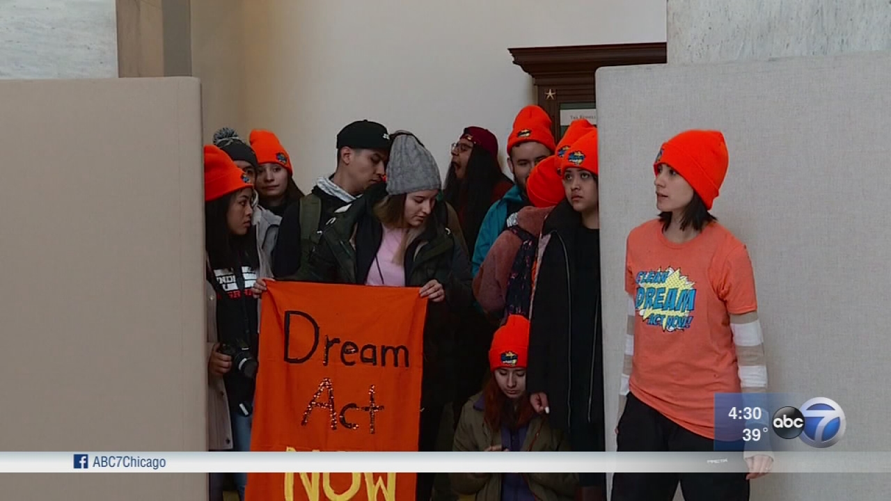 DACA applicants brace for budget decision in Washington