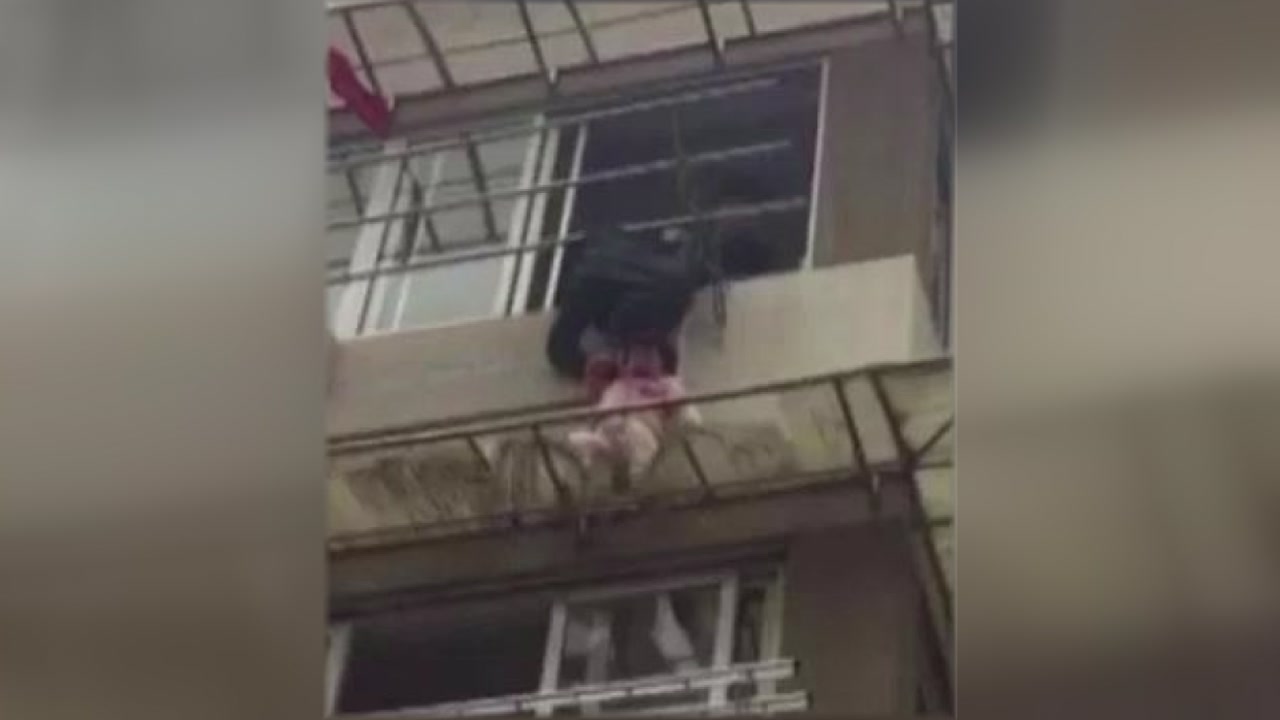 Good Samaritans save 2-year-old dangling from third floor balcony
