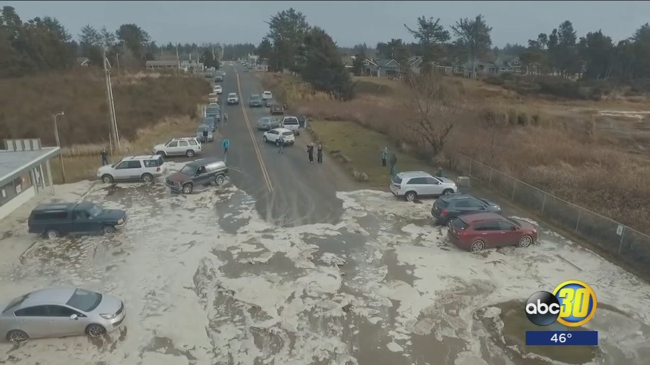 VIDEO: Storm surge and high tide floods road and cars in Washington