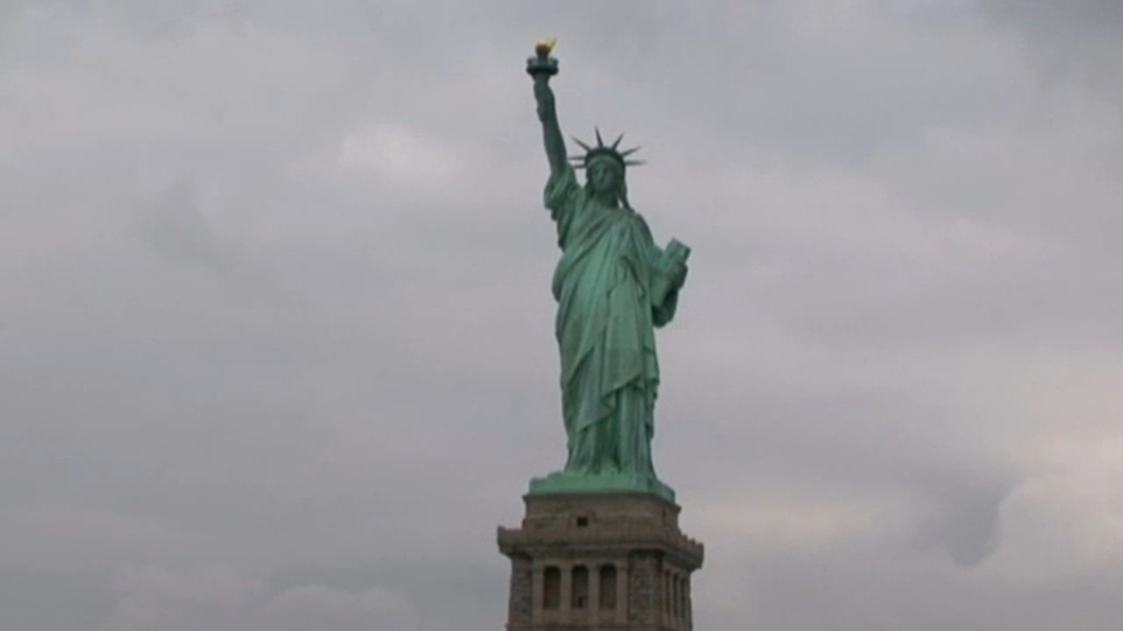 Gov. Andrew Cuomo New York state will pay salaries to keep Statue of