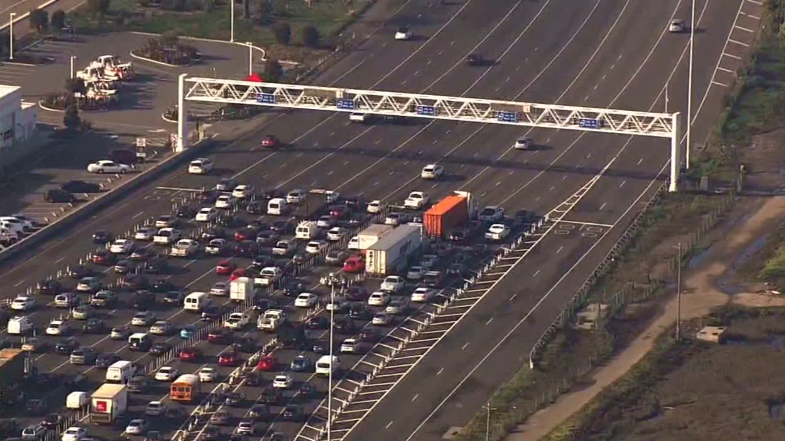 Malfunctioning metering lights at Bay Bridge blamed for traffic delays heading into San