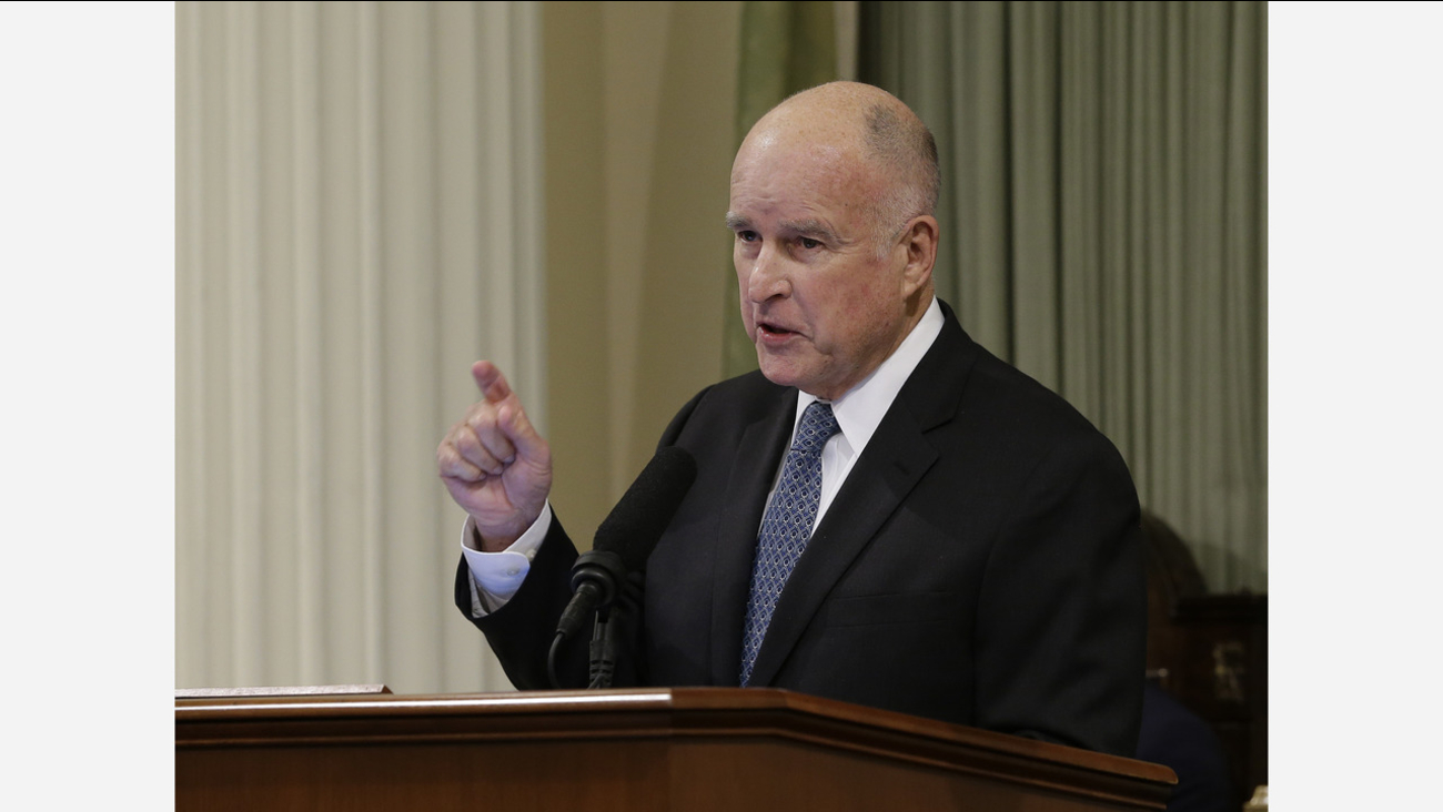 Gov. Jerry Brown Friday issued an executive order and called for a $2.5 billion investment to help putting 5 million zero-emission vehicles on California's roads by 2030.