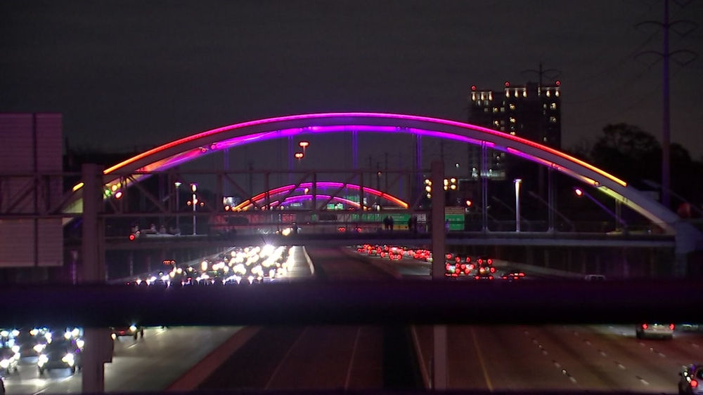 Montrose bridge lights return with support from leaders and community
