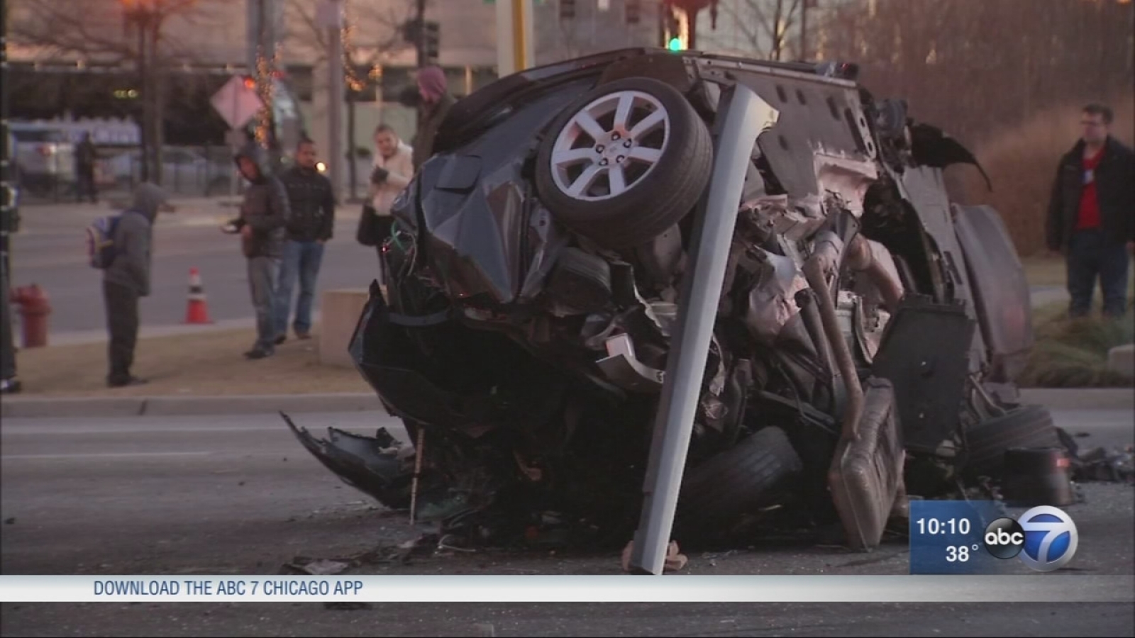 Fatal 8vehicle crash closes intersection near Congress and Wells