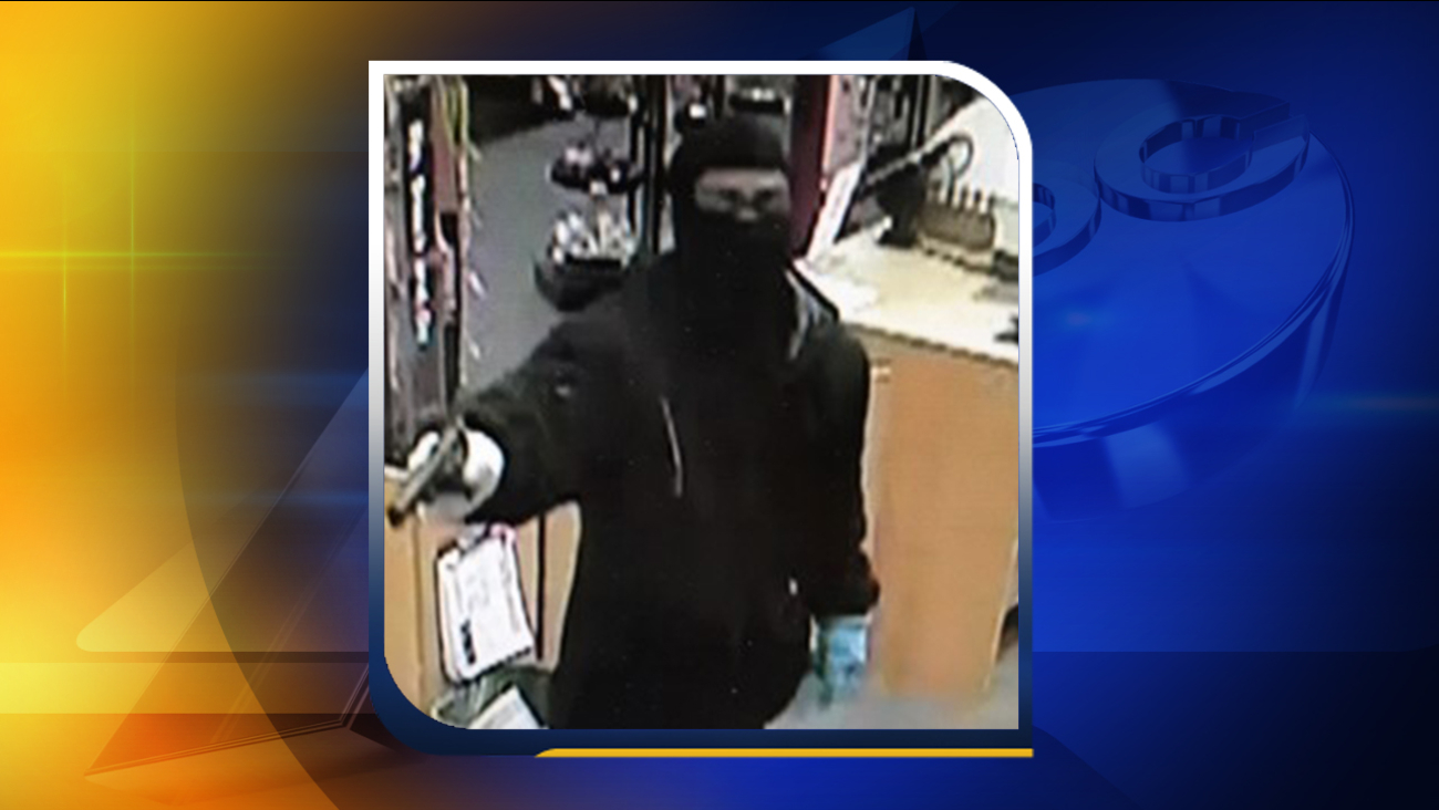 Morrisville police seek man in armed robbery of CVS ABC11 RaleighDurham