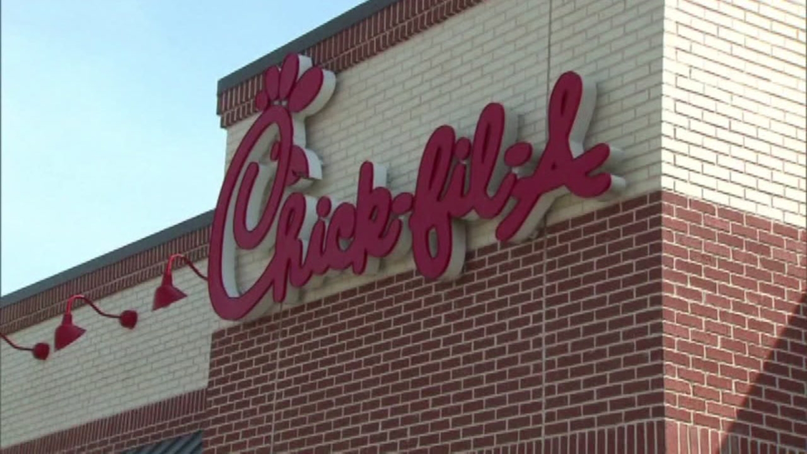 ChickfilA owner in Sacramento to raise pay to 1718 per hour to