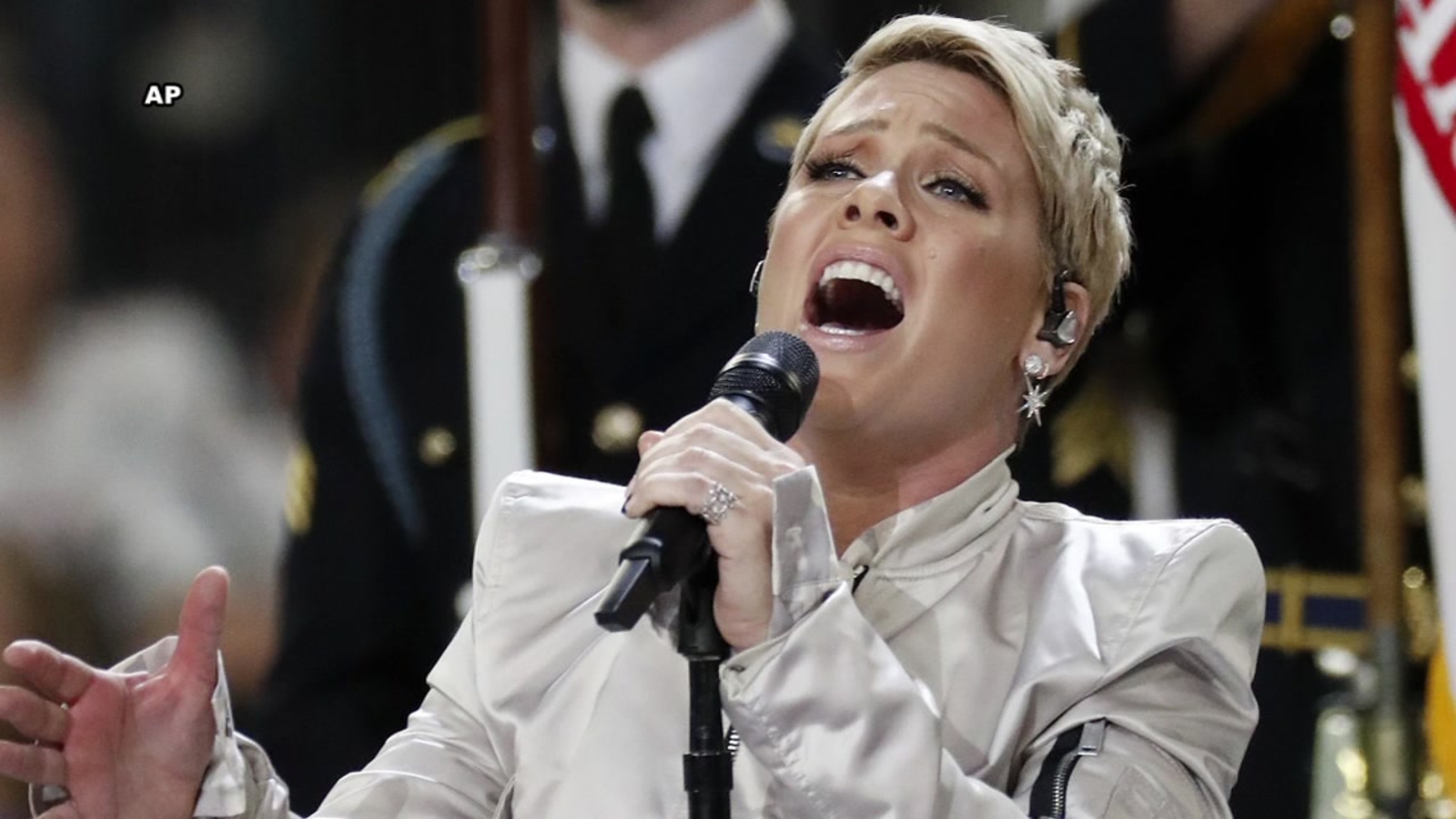 P!nk shuts down haters over performance of national anthem - ABC13 Houston