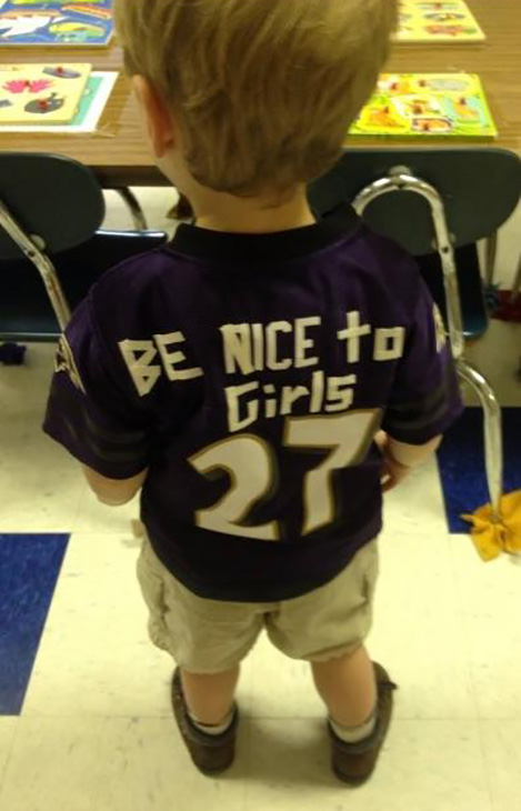 Ravens Fans Alter Girl's Ray Rice Jersey to 'Be Nice to Girls' - ABC News