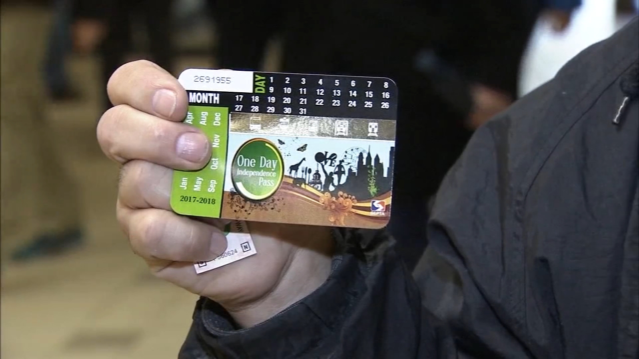 Riders scramble to get SEPTA passes for parade
