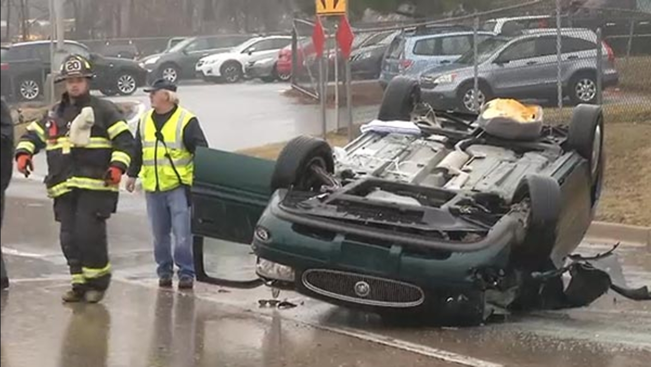 Car overturns, crashes into pole in New Castle 6abc Philadelphia