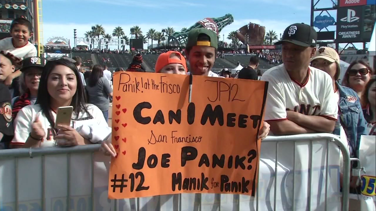 Thousands attend San Francisco Giants FanFest at AT&T Park