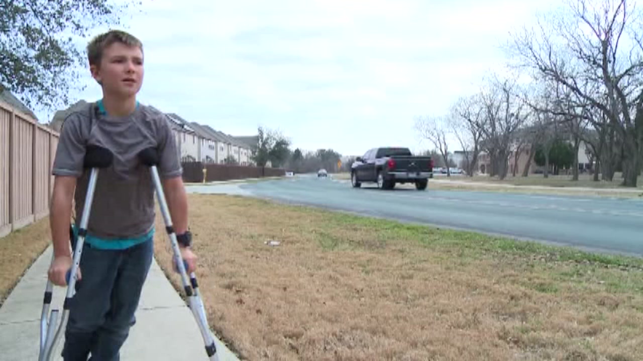 Kid crawls to his home after driver hits him