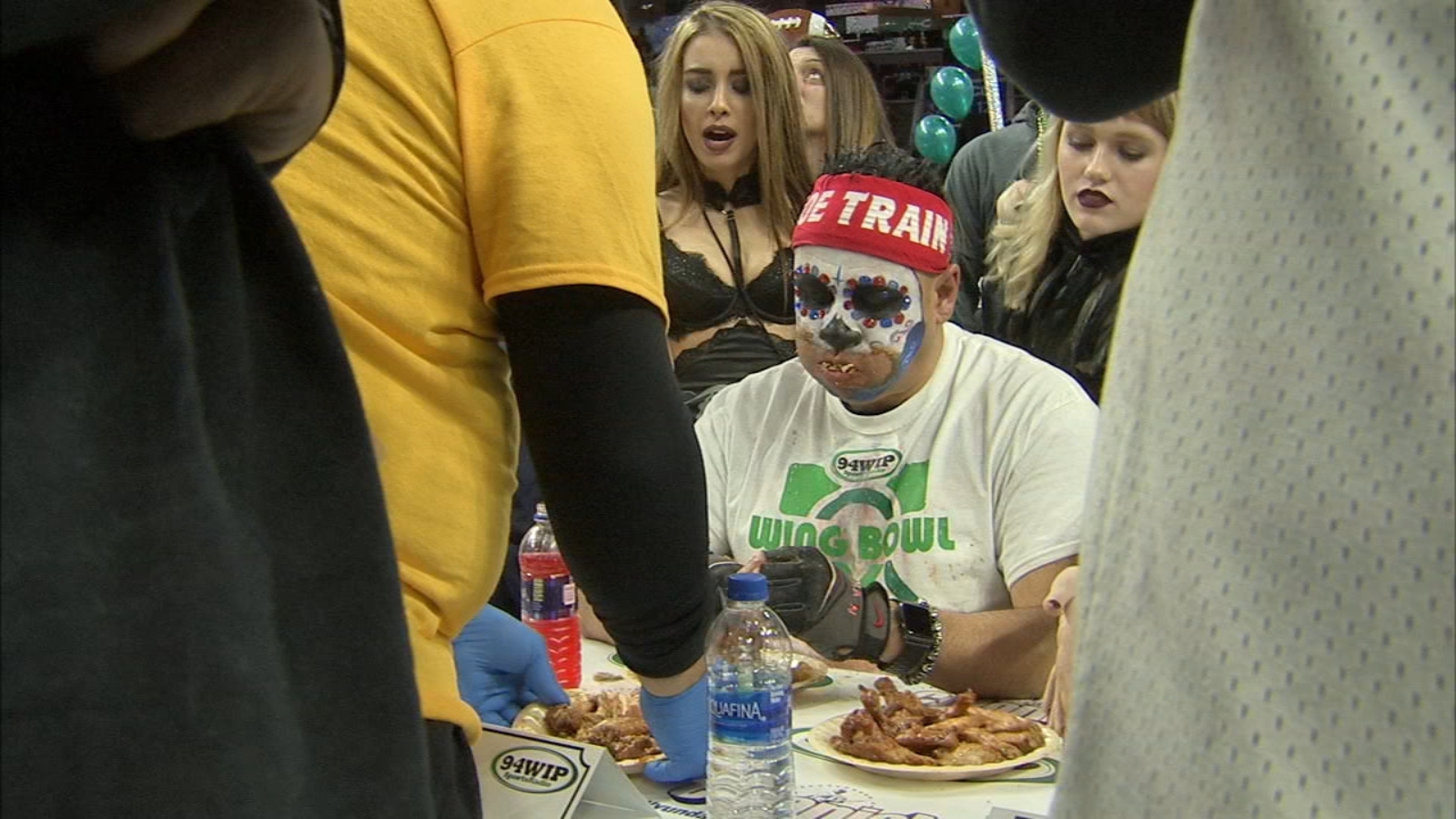 Molly Schuyler downs record 501 wings to win Wing Bowl 26 6abc
