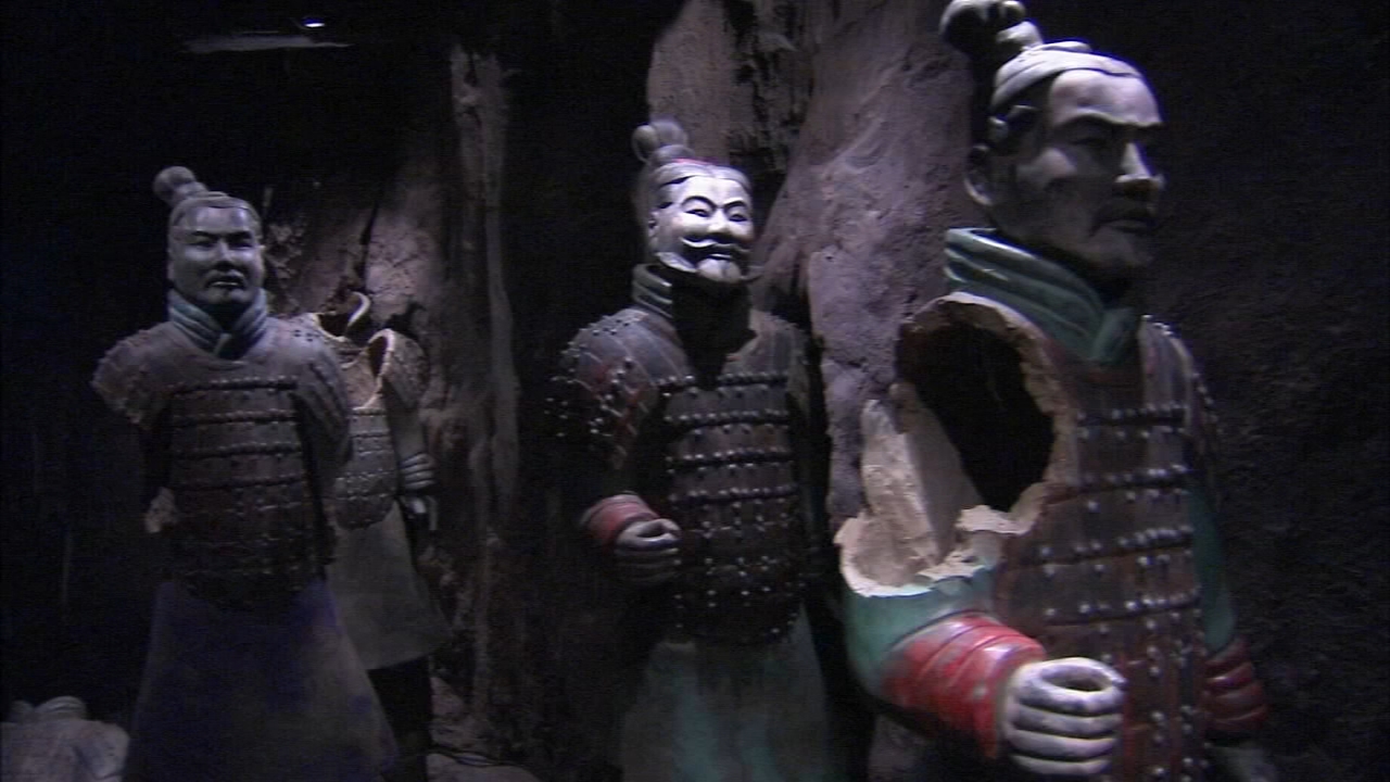 Partygoer stole statues thumb