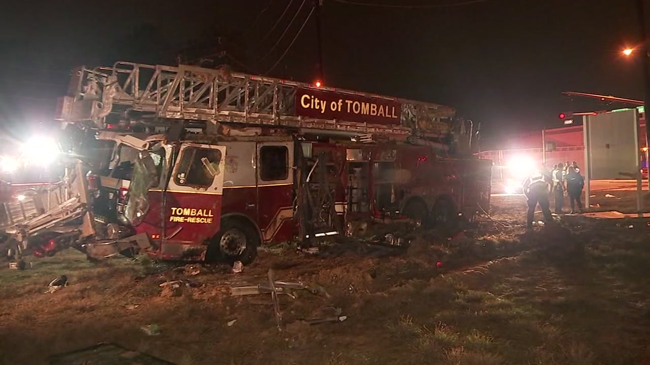4 firefighters injured after firetruck collides with pickup truck