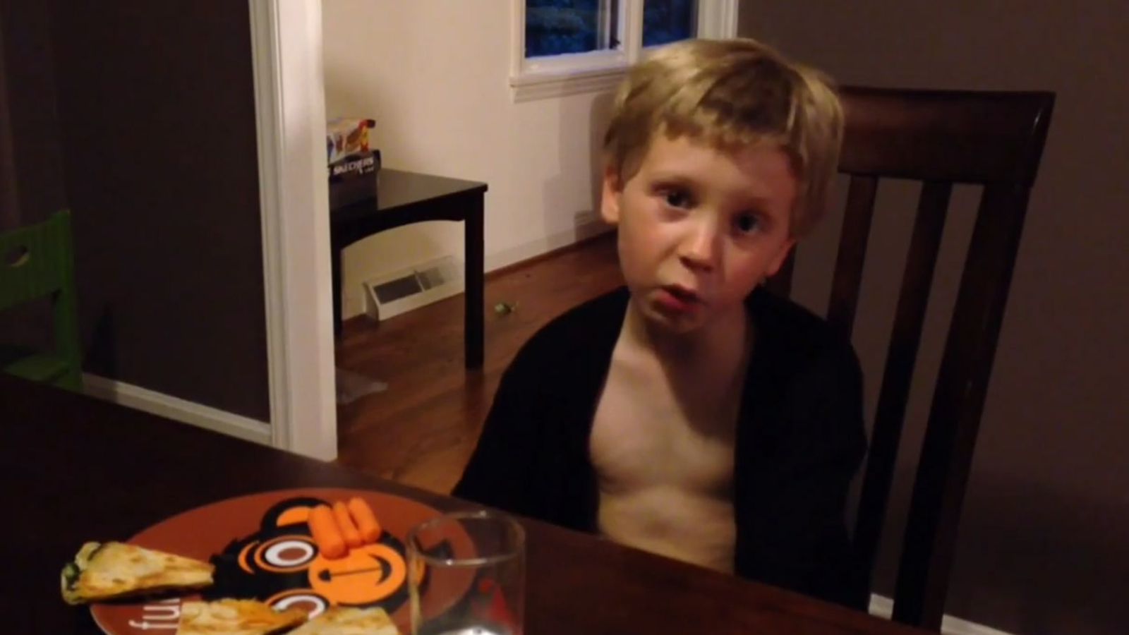 VIDEO Little boy shows off variety of musical styles during dinner