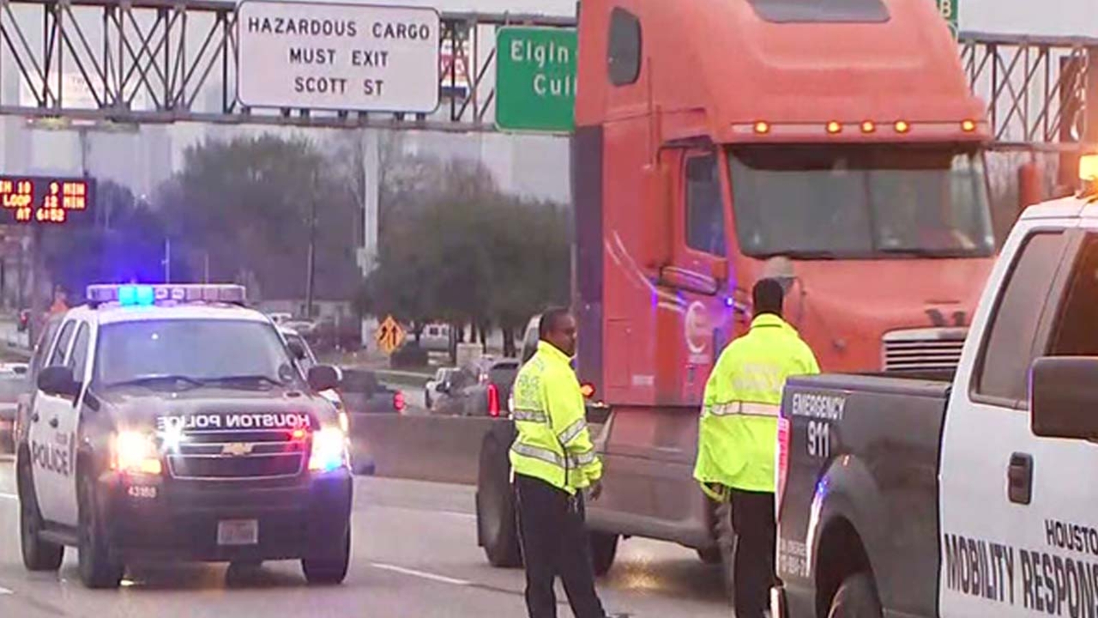 Woman hit and killed on the Gulf Freeway in SE Houston - ABC13 Houston