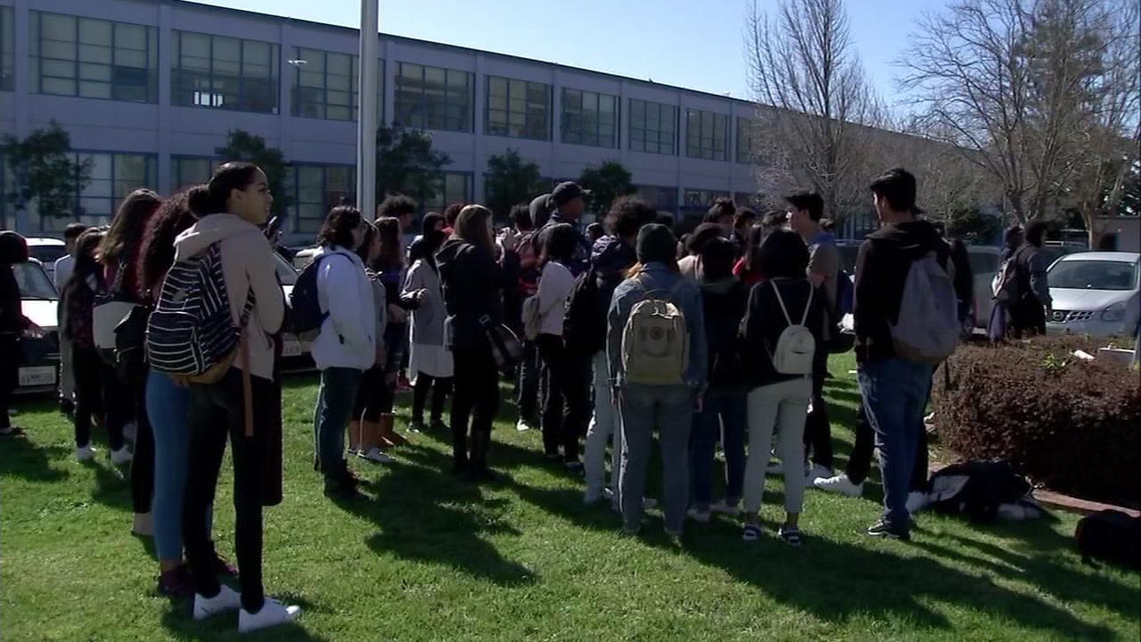 Bay Area students join push for tighter gun control