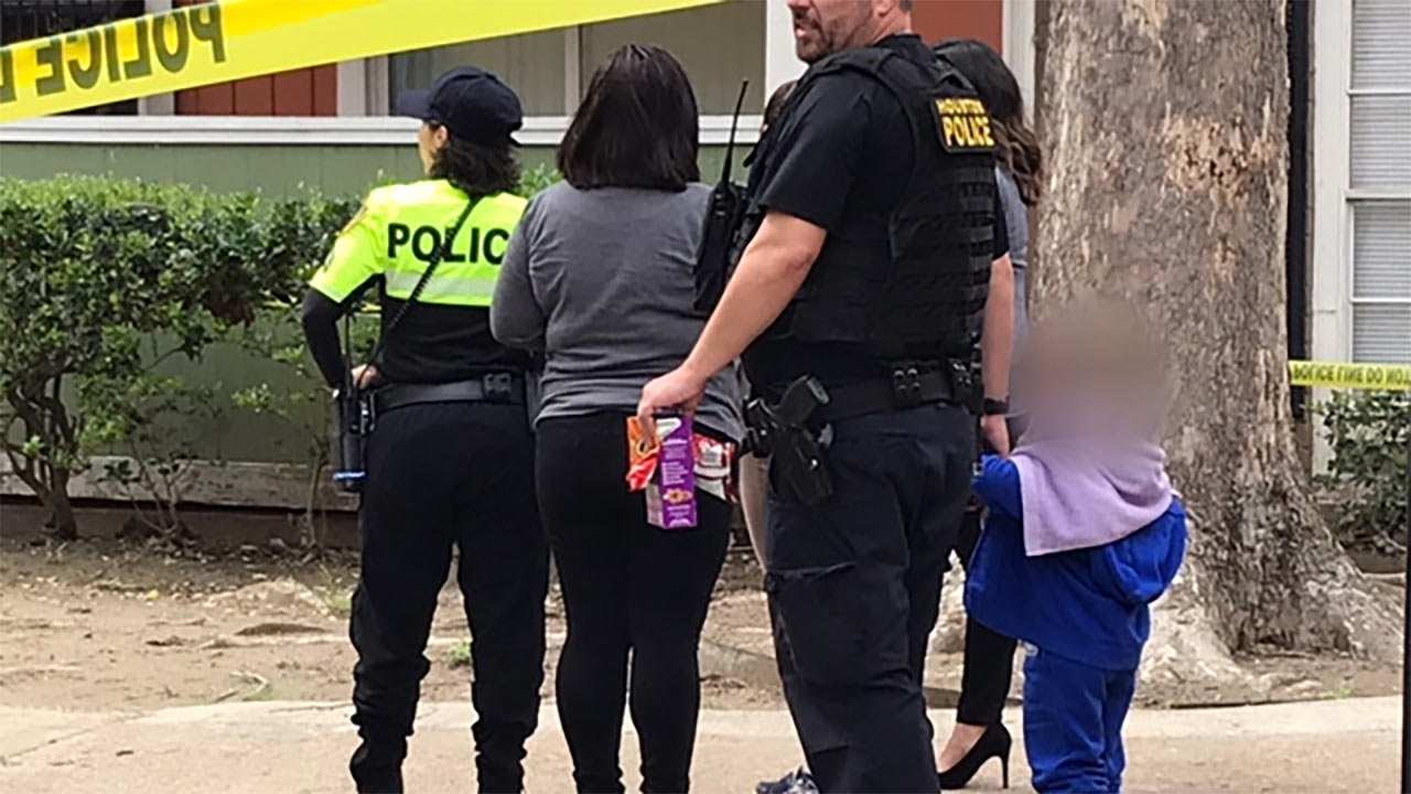 Child found covered in father's blood after door knock shooting in SW Houston